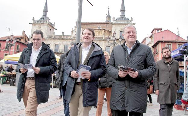 Mañueco insta a León a desoír los cantos de sirena y concentrar el voto en el PP para frenar a Pedro Sánchez