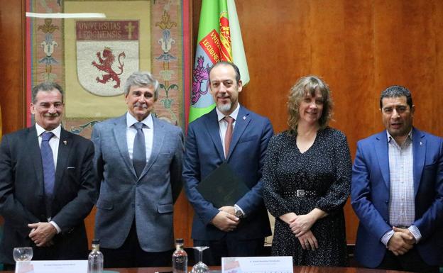 La ULE firma un convenio de colaboración con los sumilleres de la provincia y la comunidad