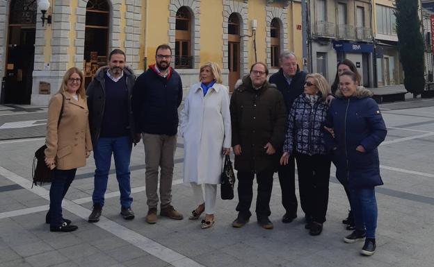 Antonio Silván visita La Bañeza como candidato del PP al Senado por León