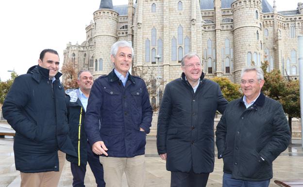 Suárez-Illana en Astorga: «La alternativa al gobierno desnortado del PSOE es el PP que sabe cómo sortear la crisis»