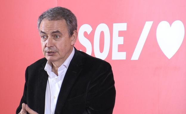 Zapatero echa de menos a Rajoy en León: «Solo el PSOE puede frenar a la derecha del odio que abraza PP y CS»