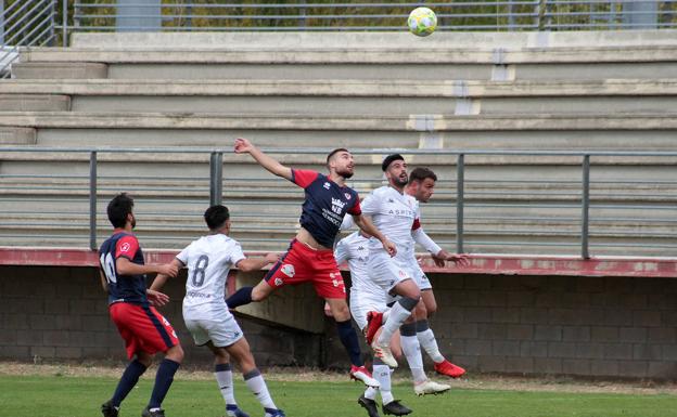 Un desigual 'derbi del Manzanal' protagoniza la jornada en Tercera