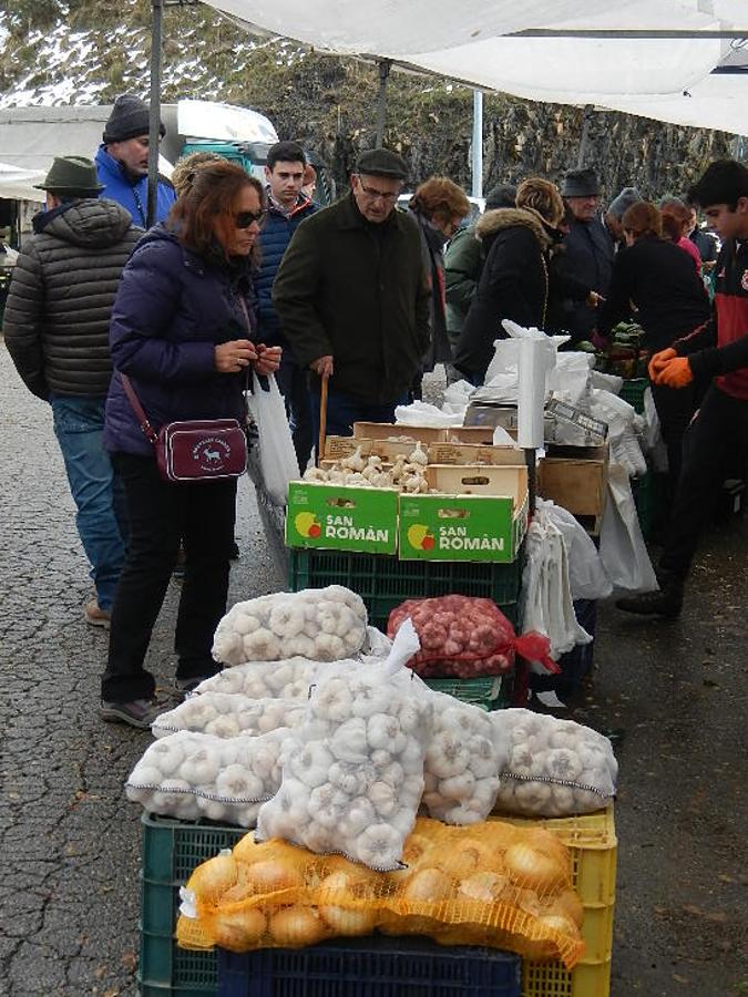 Riaño celebra su Feria bajo la nieve