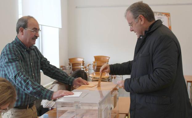 Silván llama a los leoneses a pasar por las urnas confiando en que el lunes «el escenario sea distinto»