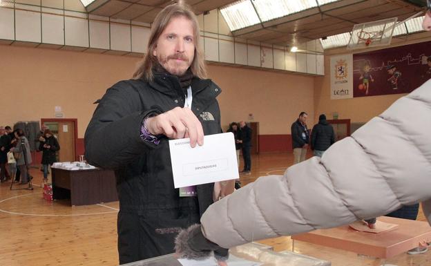 Pablo Fernández llama «a acudir a las urnas en masa, ya que nos estamos jugando mucho»