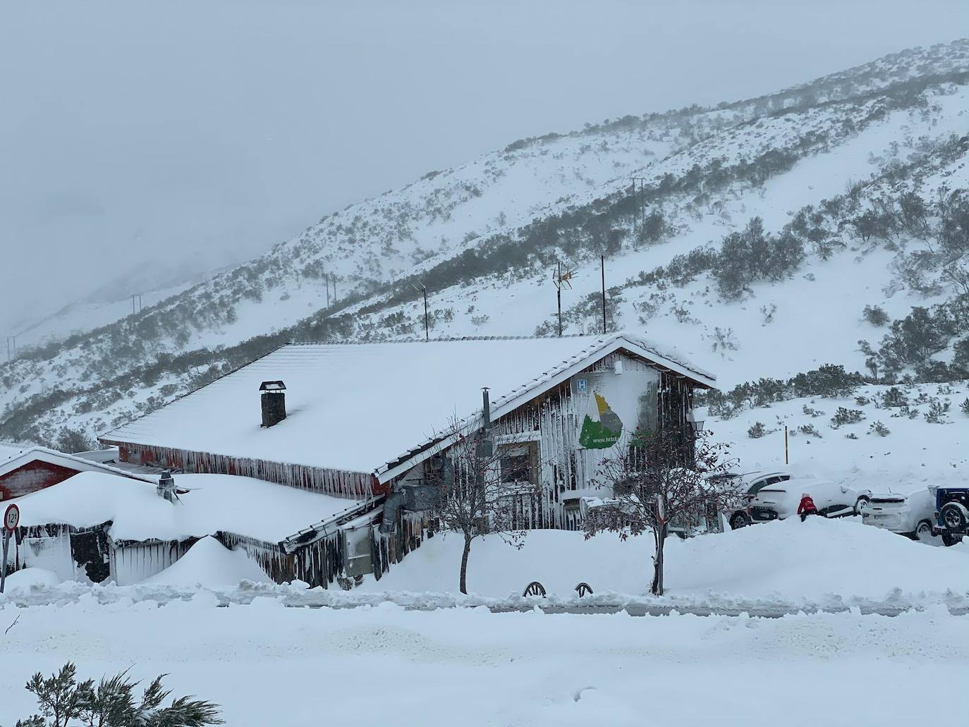 Bernardo, la nueva borrasca que mantiene a la Cordillera Cantábrica en alerta