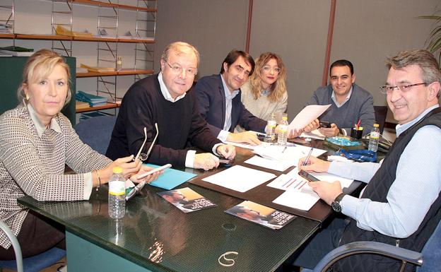 El PP busca 'mesa a mesa' a quienes 'traicionaron' con su voto la candidatura de Silván al Senado