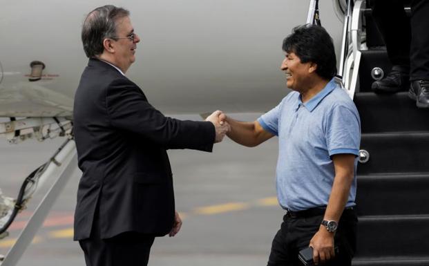 Evo Morales llega a México tras recibir asilo político