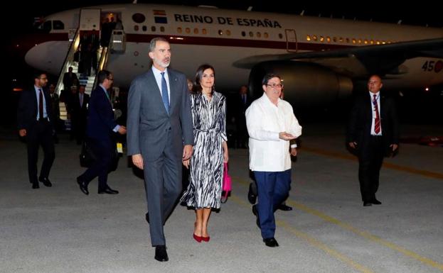 Los Reyes inician una visita histórica a Cuba