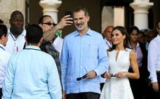 Los Reyes estrechan relaciones con Cuba