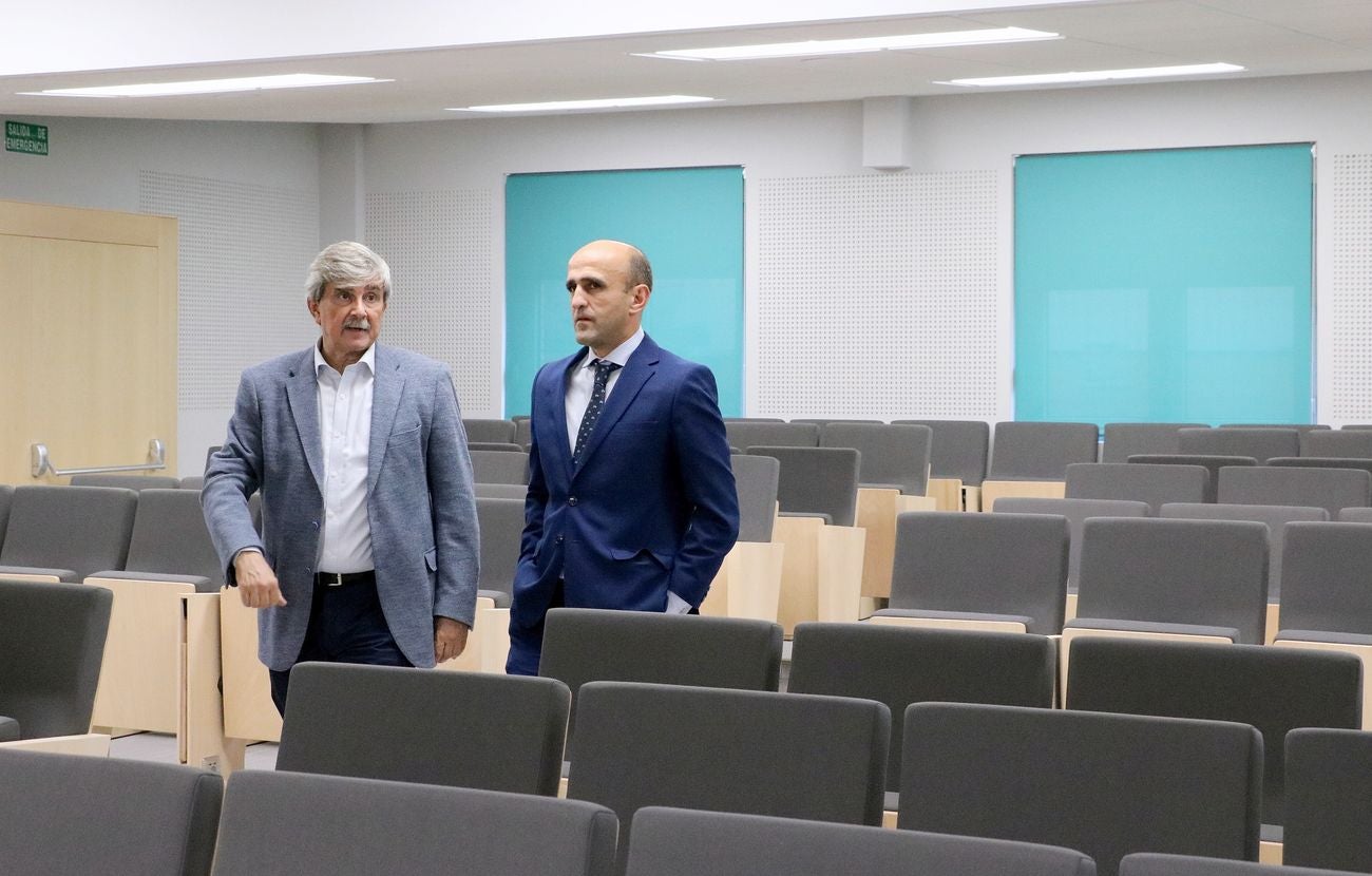 La Facultad de Ciencias del Deporte estrena un renovado salón de grados