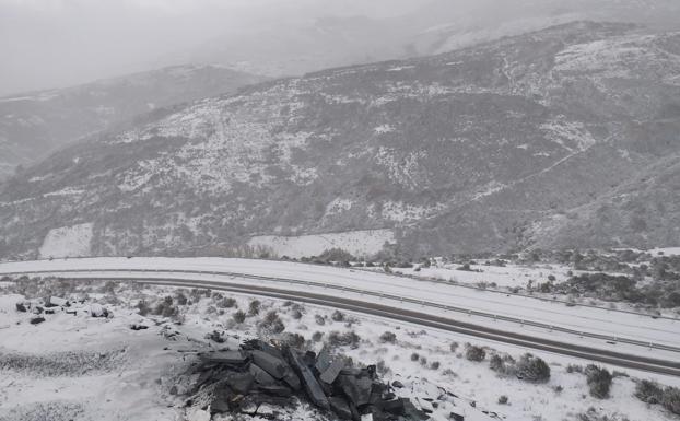 El temporal deja a 90 niños leoneses sin acudir a clase