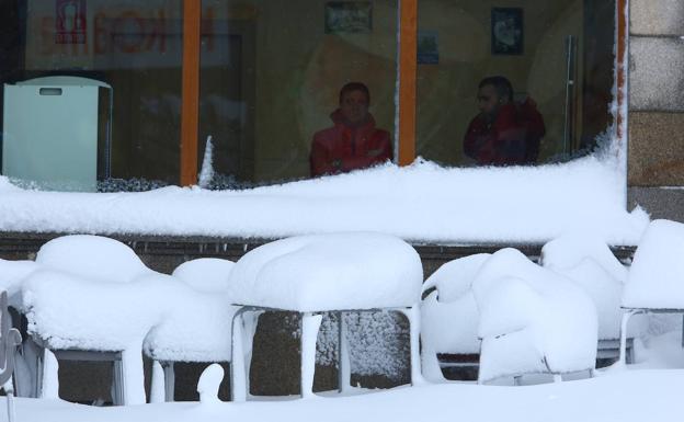 Restablecido casi la totalidad del suministro eléctrico en las localidades afectadas por la nieve en el norte de León