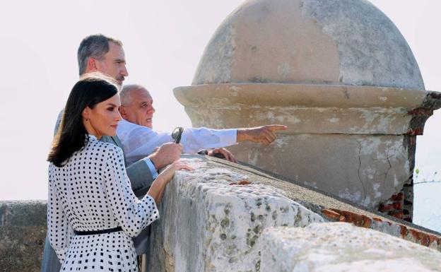 Los Reyes rinden homenaje a los soldados caídos en 1898