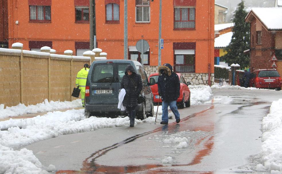 León vuelve a convivir con la nieve