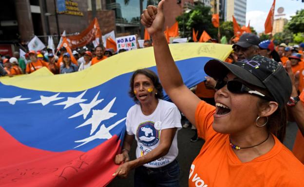 Guaidó moviliza a sus partidarios intentando encender la calle contra Maduro