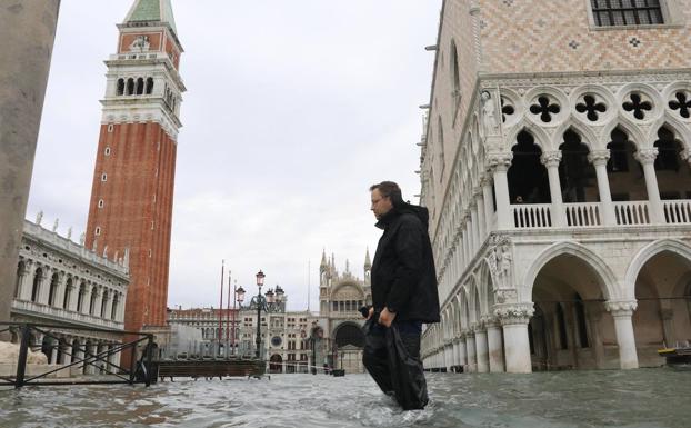 Venecia se prepara para sufrir este domingo una nueva inundación