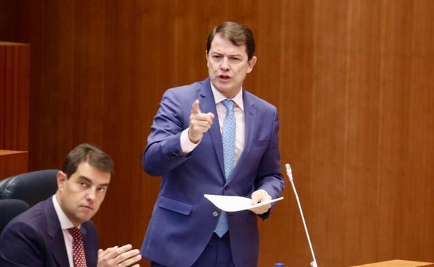 Mañueco se enfrenta este martes en las Cortes a la primera pregunta de su socio Cs, sobre violencia de género