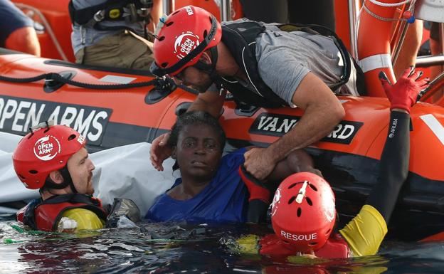 Un estudio demuestra que los barcos de las ONG no provocan un 'efecto llamada' en los inmigrantes