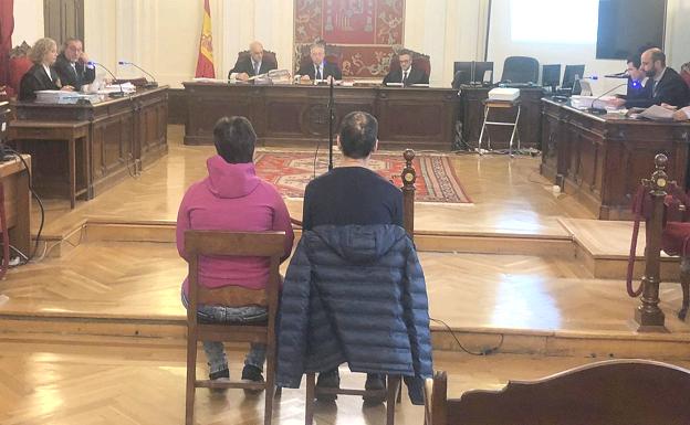 El posible ingreso en prisión de la pareja leonesa que grabó a las jugadoras del Grisú está paralizado