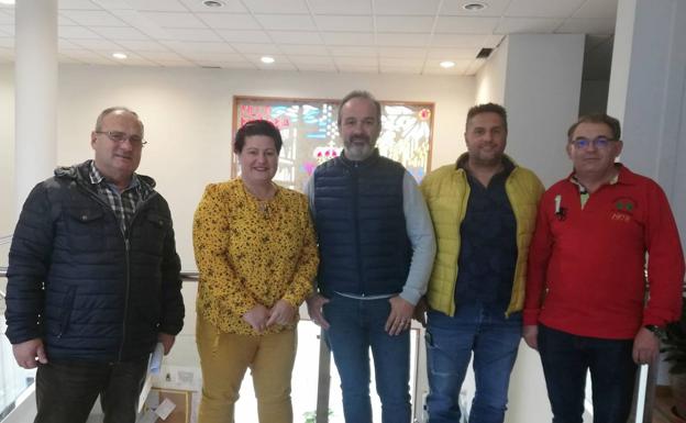 La concejala de Transportes recoge las propuestas de la asociación de taxistas de San Andrés