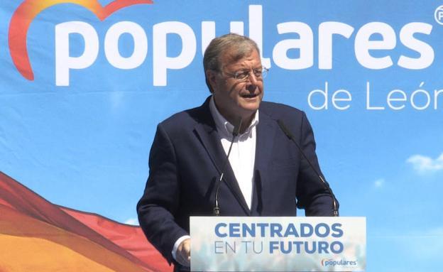 Silván presenta una moción «en defensa del derecho de las familias a decidir la educación de sus hijos»