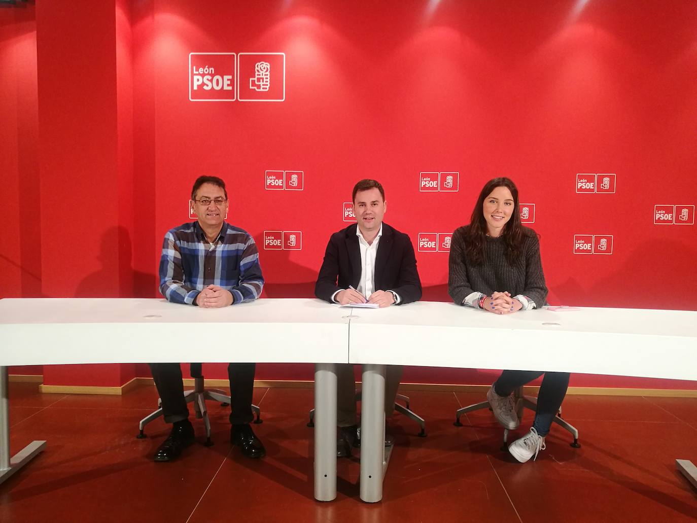 El PSOE contesta las preguntas sobre política de los alumnos del Colegio Santa Teresa de León