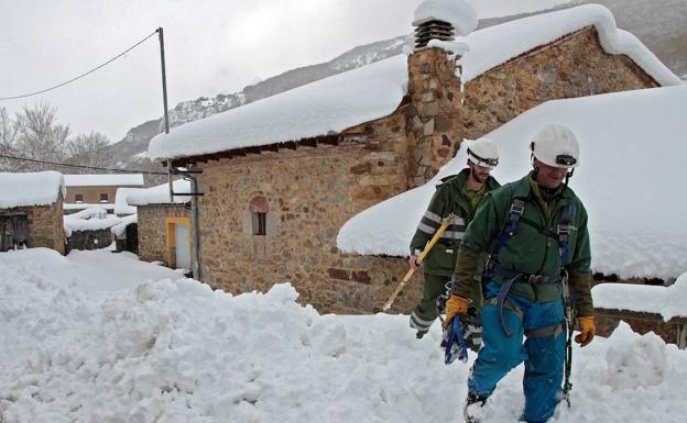 El Defensor del Pueblo pide información sobre los cortes de luz en León por el temporal de nieve