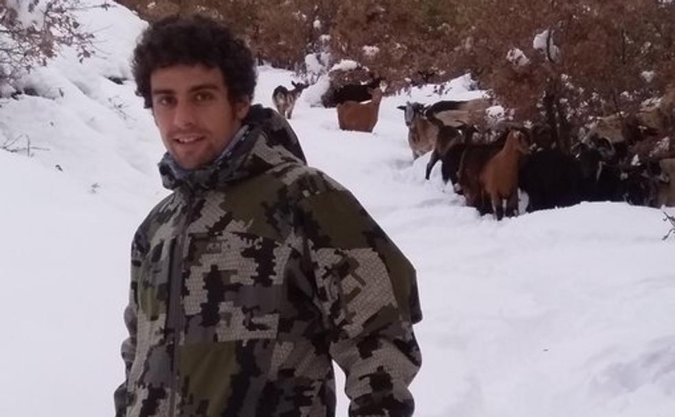 El campeón que 'rescata' al ganado de la nieve