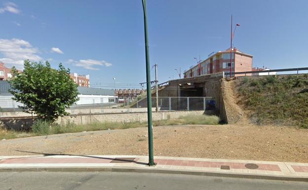 Adif demolerá «a corto o medio plazo» el puente de Párroco Pablo Díez para que pueda pasar el AVE