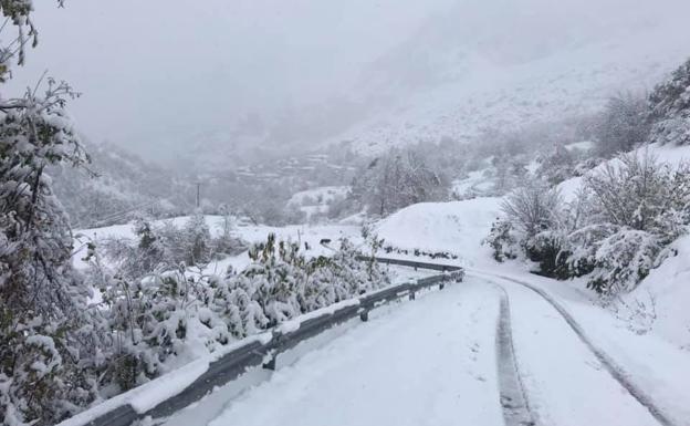 El PSOE de León denuncia un Valle de Valdeón «apagado y sin acceso»