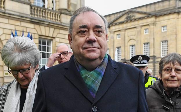 El líder escocés, Alex Salmond, acusado de delitos sexuales contra diez mujeres