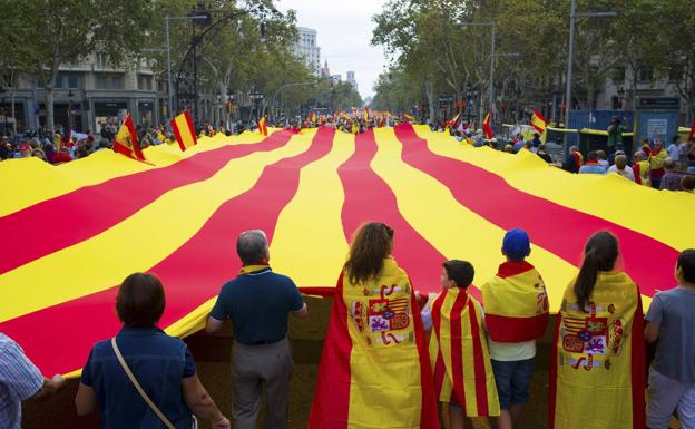 Uno de cada tres españoles aceptaría un referéndum en Cataluña, según el CEO