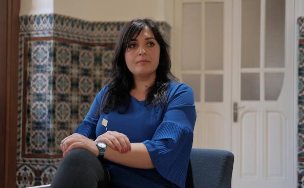 La activista feminista Amelia Tiganus analiza en Ponferrada la relación entre pornografía y prostitución