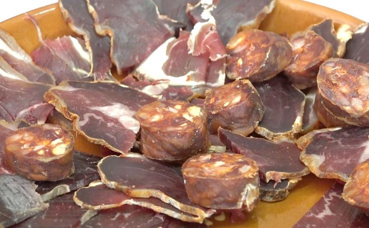 Embutidos de León: de la Cecina de Chivo al queso de Valdeón