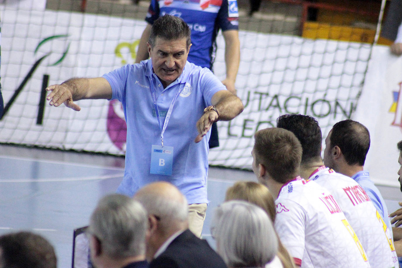 La Casa de Galicia en León homenajea a Manolo Cadenas