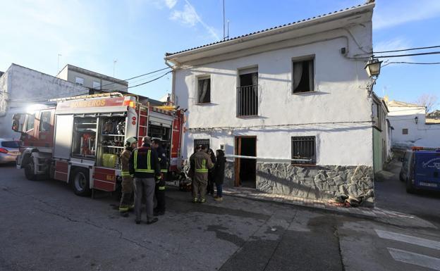 Un matrimonio octogenario y su hijo mueren en el incendio de su vivienda en Granada