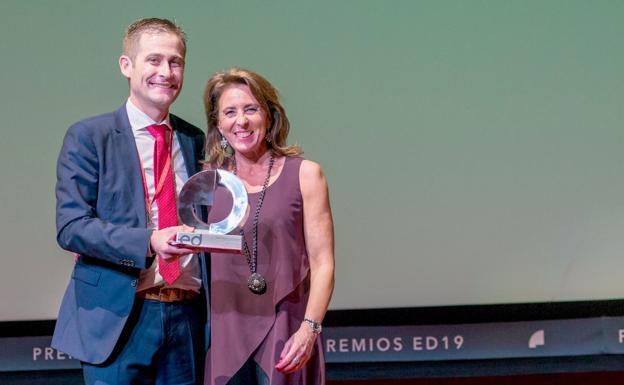 El enfermero leonés Alberto González García, ganador de uno de los Premios Enfermería en Desarrollo