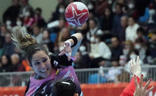 Mireya González y las 'Guerreras' dan un golpe de autoridad en el debut mundialista