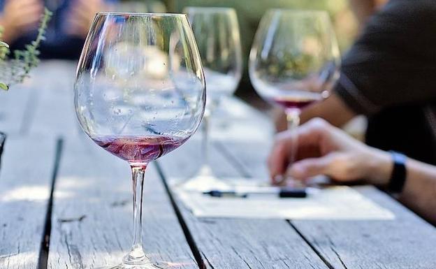 La Bañeza organiza unas jornadas de catas comentadas de vino con maridaje
