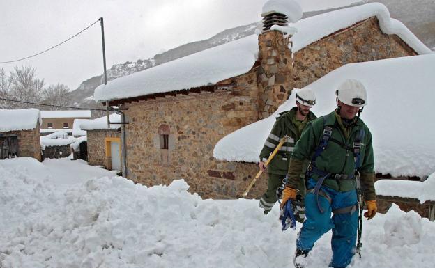 Activada la alerta por nieve en la Cordillera Cantábrica de León con acumulaciones de hasta 10 centímetros