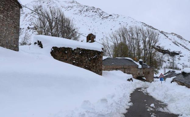 Protección Civil alerta del peligro de aludes en la zona leonesa de Picos de Europa desde este domingo y hasta el martes