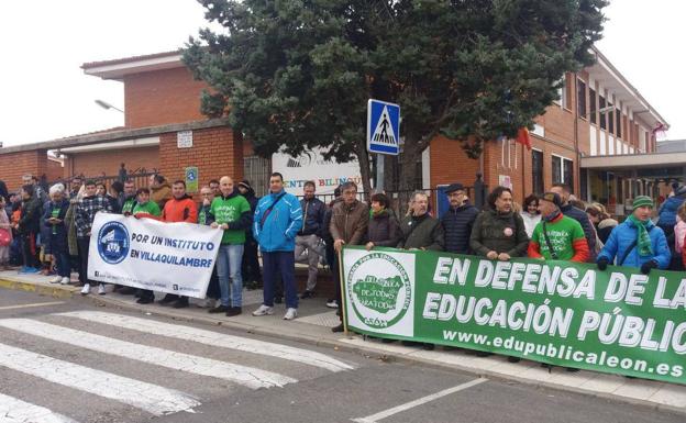 La plataforma 'Por un instituto en Villaquilambre' vuelve a concentrarse ante la falta de compromiso