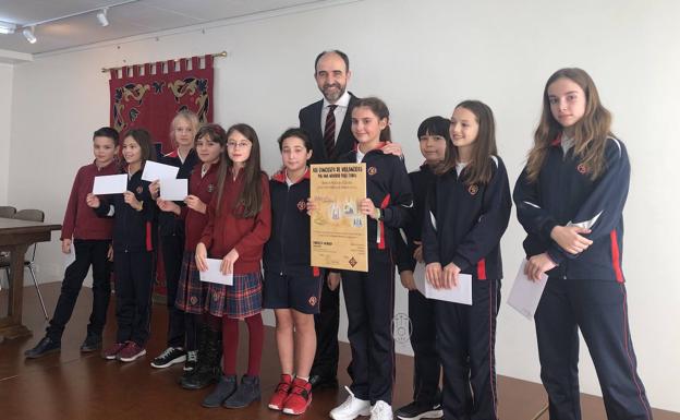María Lozano García, alumna de Sexto del Colegio Leonés, logra el premio 'Salva Silva' de postales navideñas