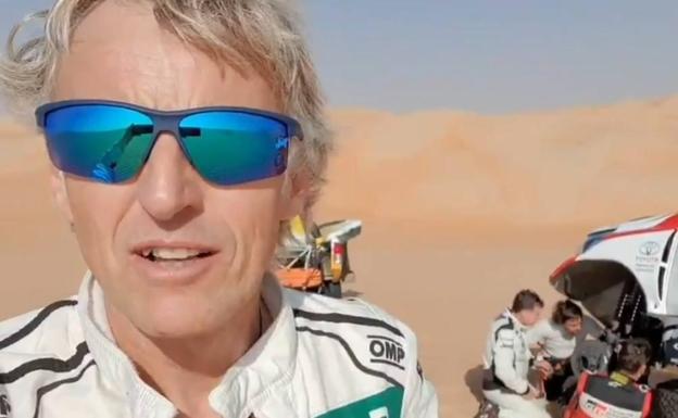 Jesús Calleja rescata a Fernando Alonso en el desierto de Abu Dabi