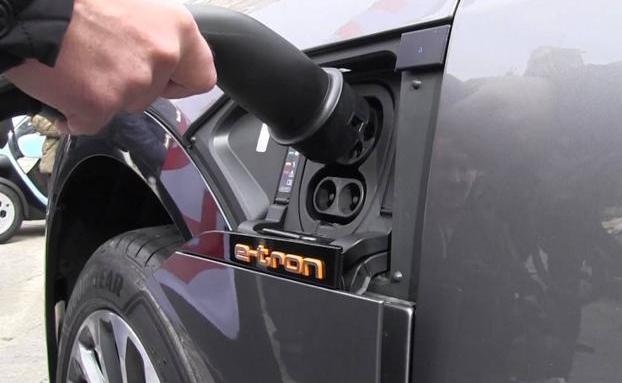 Silván pide a la ministra Maroto que defienda en su viaje a China la instalación de la factoría de baterías 'EV100' en El Bierzo