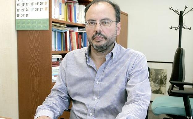 El leonés Avelino Fierro presenta en León su nuevo libro, «Contra tiempo»