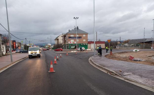 El Ayuntamiento de Ponferrada pone en servicio la nueva glorieta de la avenida de Galicia que da entrada a Fuentesnuevas