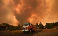 Un muerto más y 23 bomberos heridos por los incendios en el sur de Australia