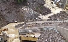 El temporal destroza el 'nuevo' acceso a Peñalba de Santiago y causa problemas en Ponferrada